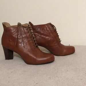 Size 8 1/8 Nine West lace up booties cognac color